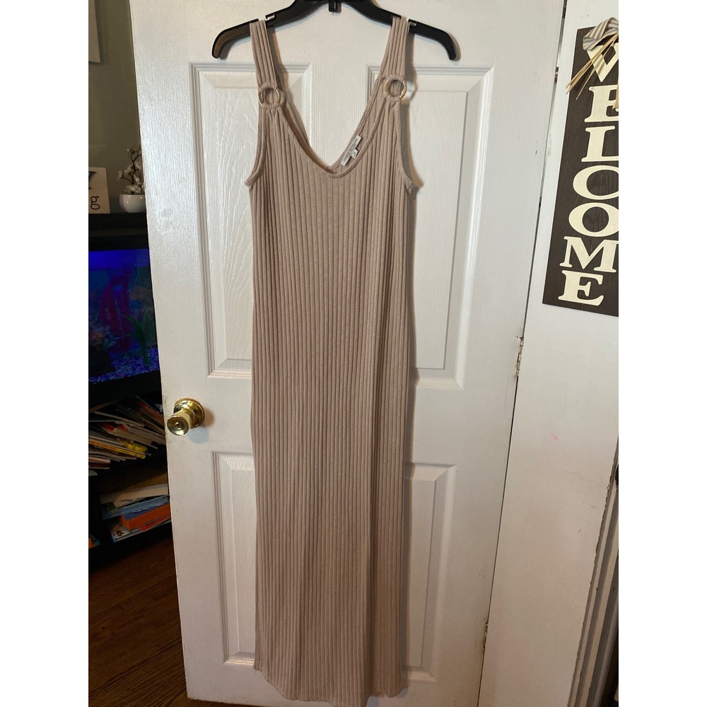 Green Envelope Los Angeles Tan Ribbed Knit Maxi Dress Gold O-Ring V-Neck Medium